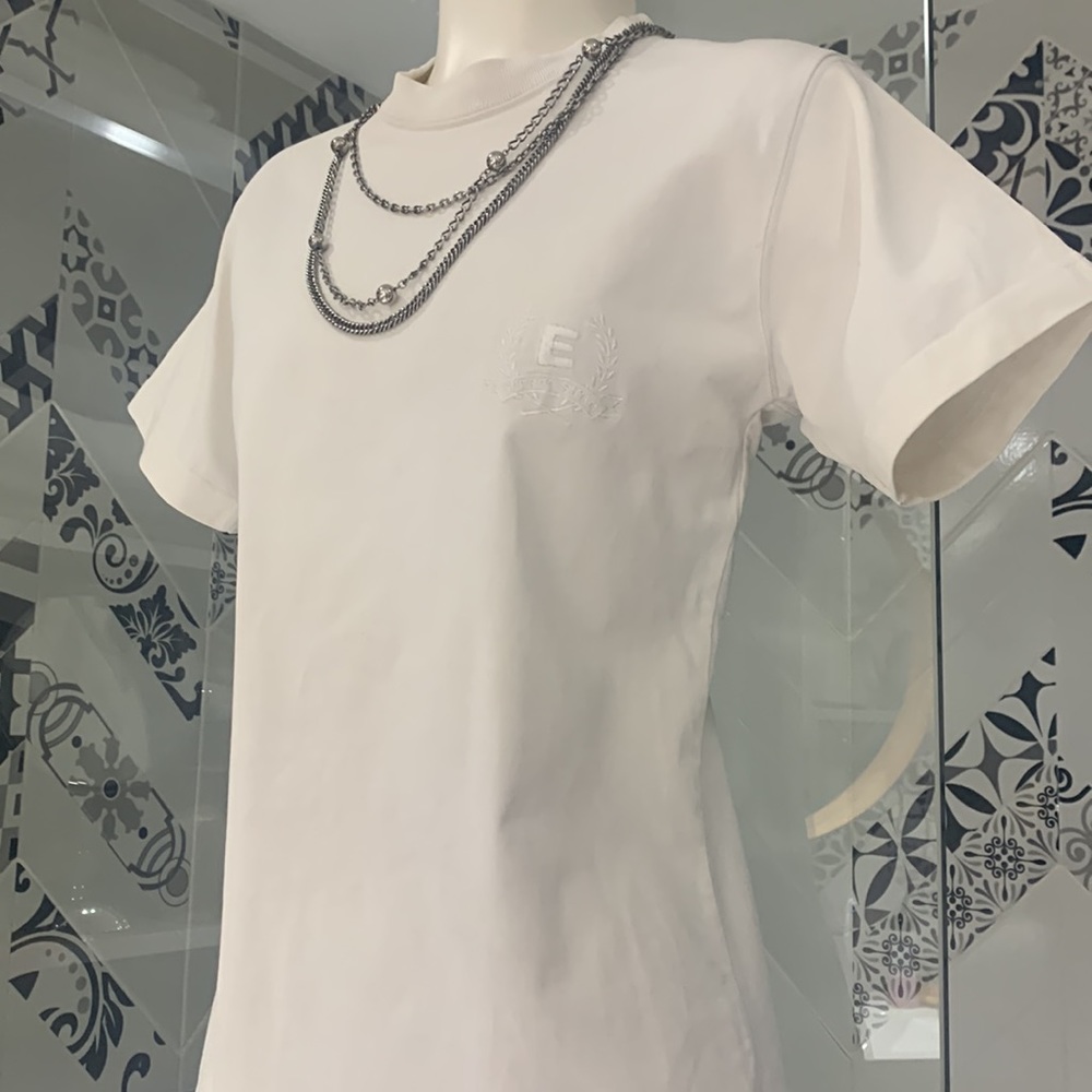 Like 🆕VTG ALFRED SUNG 90’ Embroidered 💯% Cotton Short Sleeves T-shirt - Picture 5 of 12